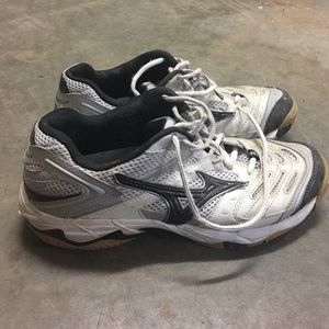 Womens volleyball shoes size 9 1/2
