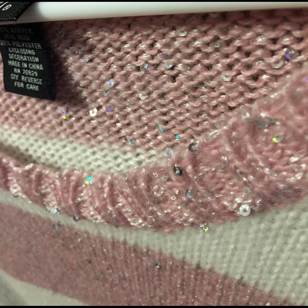 ⭐️ 4 for $8 ⭐️ Sweater with sequins