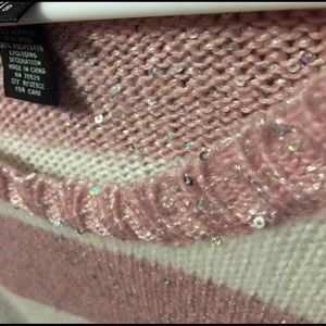 ⭐️ 4 for $8 ⭐️ Sweater with sequins