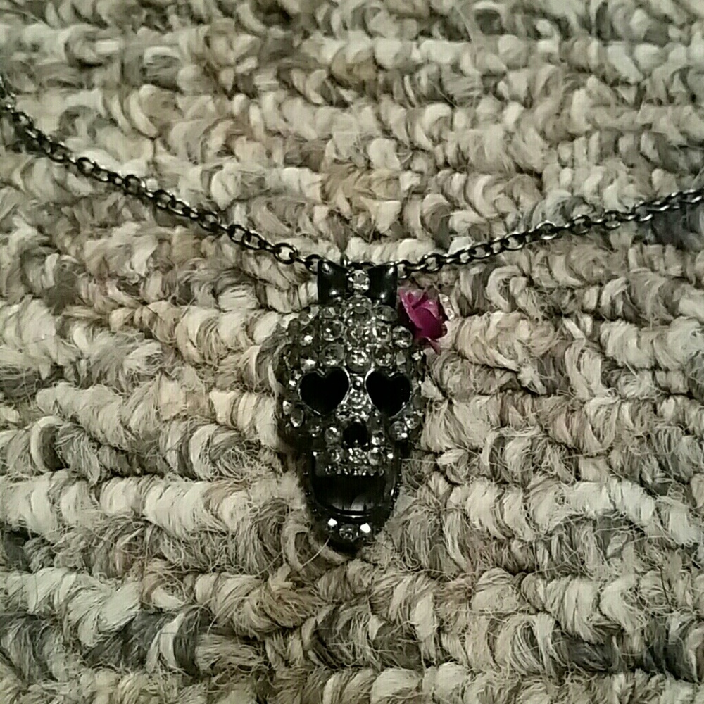 Cute skull diamond necklace
