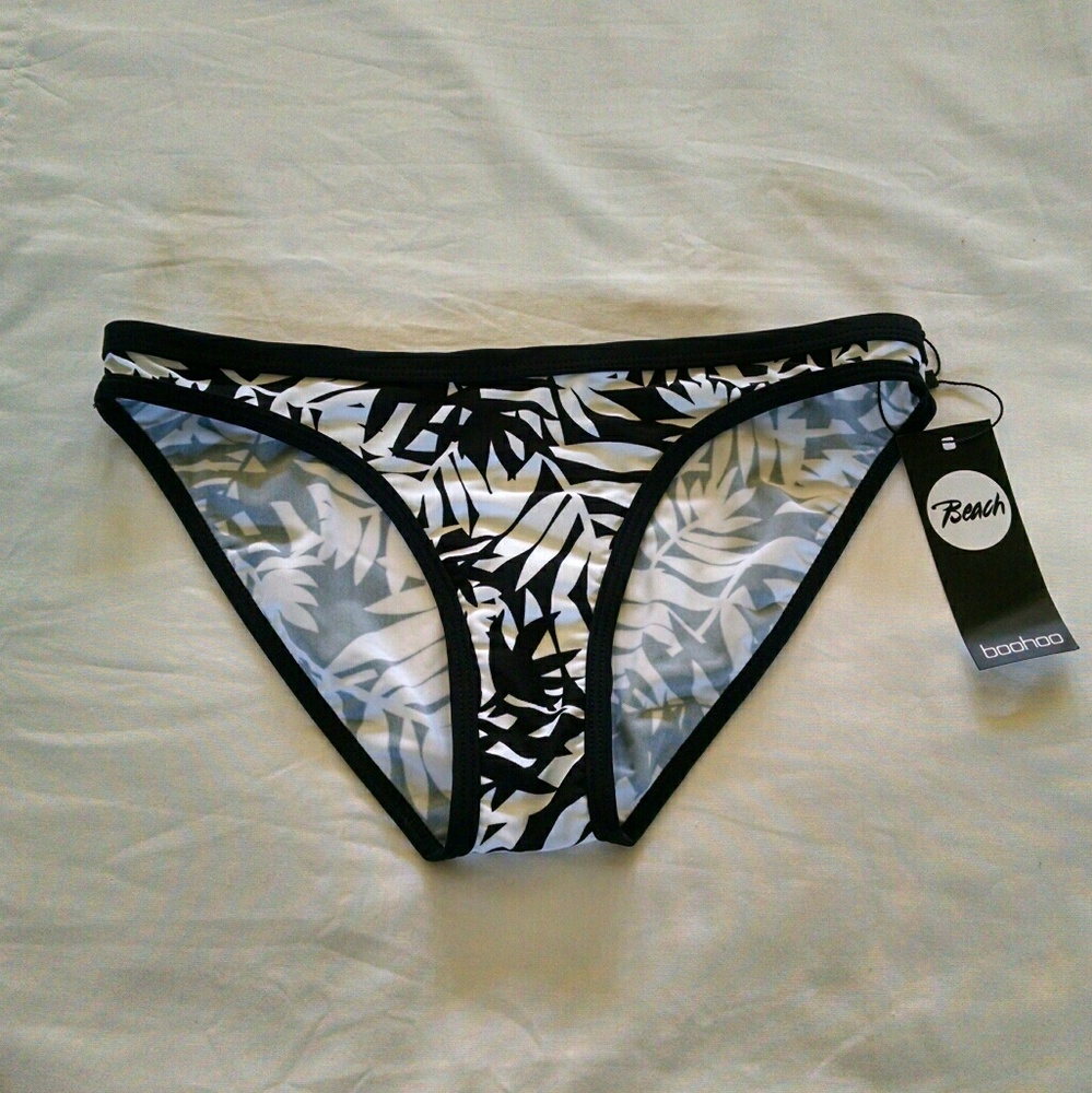 Size 2 boohoo Beach Bikini Brief NWT
