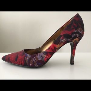 NWOB Nine West Floral Pumps