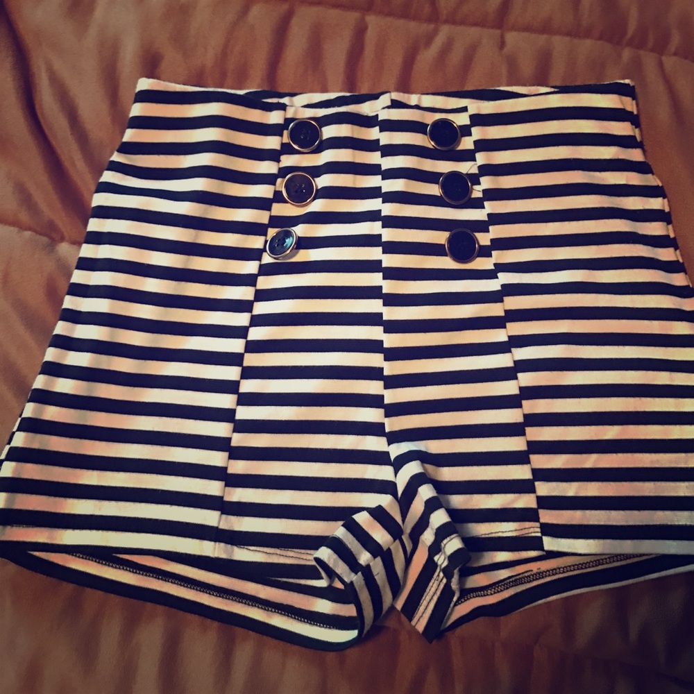 High wasted stretchy pinstripe shorts