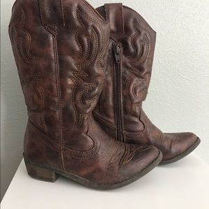 Girl's size 13 cowboy boots
