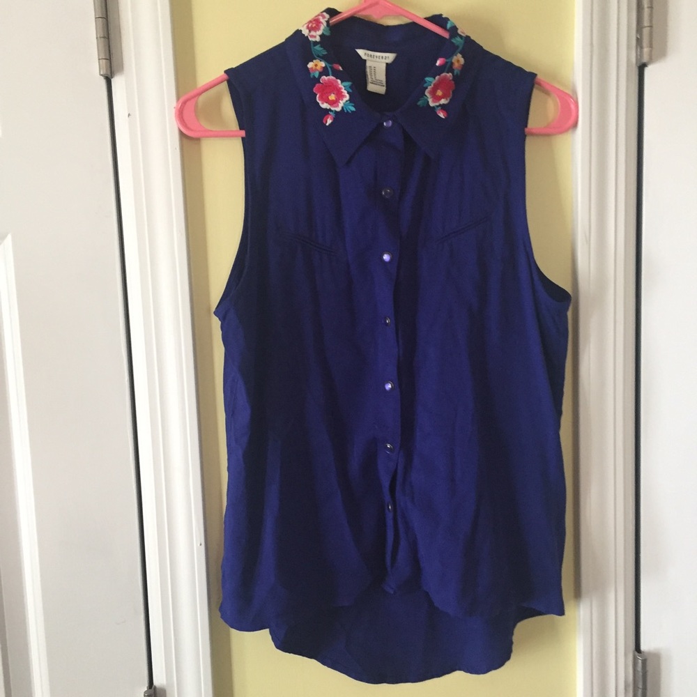 Collared button up sleeveless top
