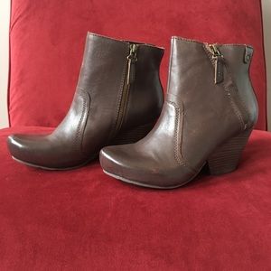 BNIB OTBT Red Way leather bootie, size 7