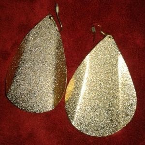 Vintage golden sparkling earrings