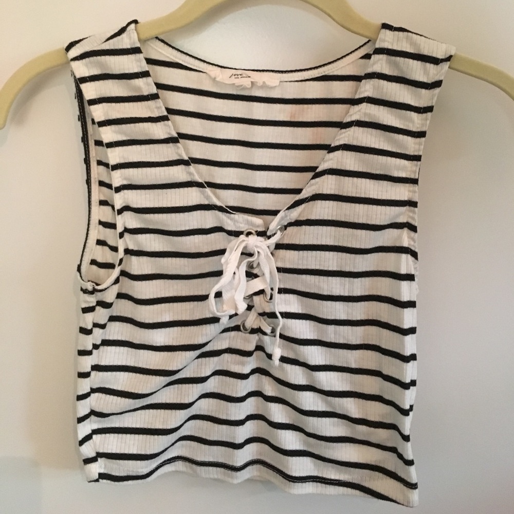 Lace up crop