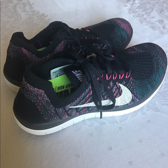Nike Shoes - Nike 4.0 Free flyknit shoes, size 6