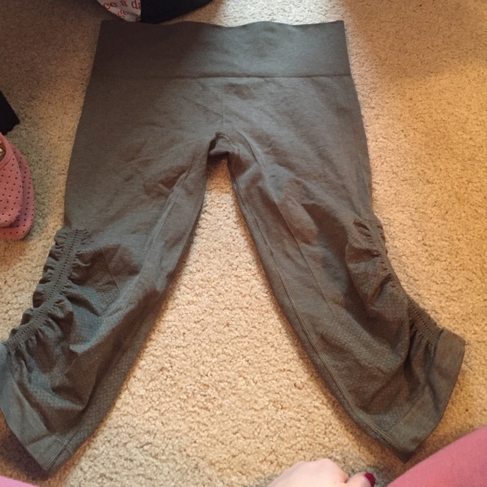 Lulu lemon crop capris