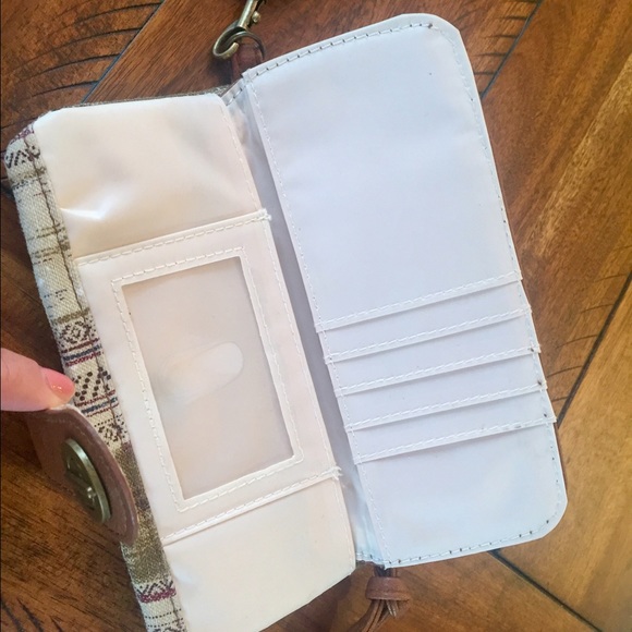 New without tags ICING wristlet/wallet - Picture 2 of 4