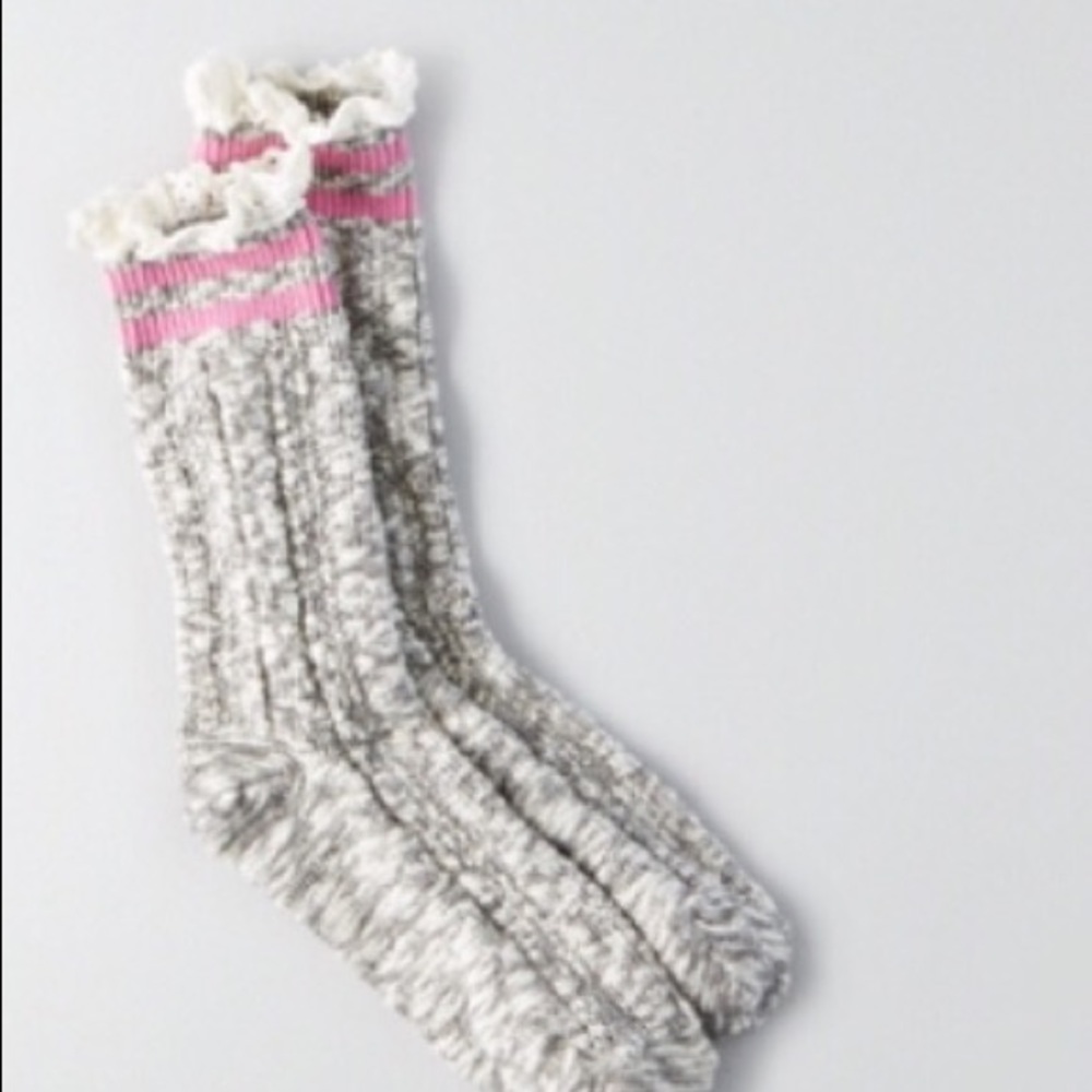 AEO varsity lace crew socks
