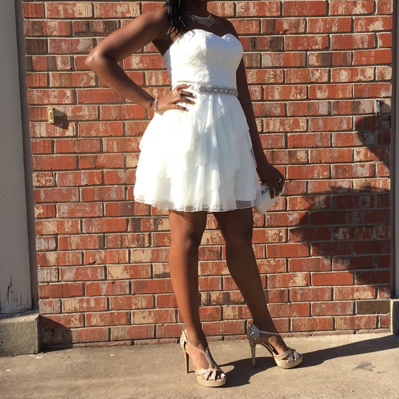 Prom/ Formal Dress. Strapless only worn once. - Picture 4 of 5