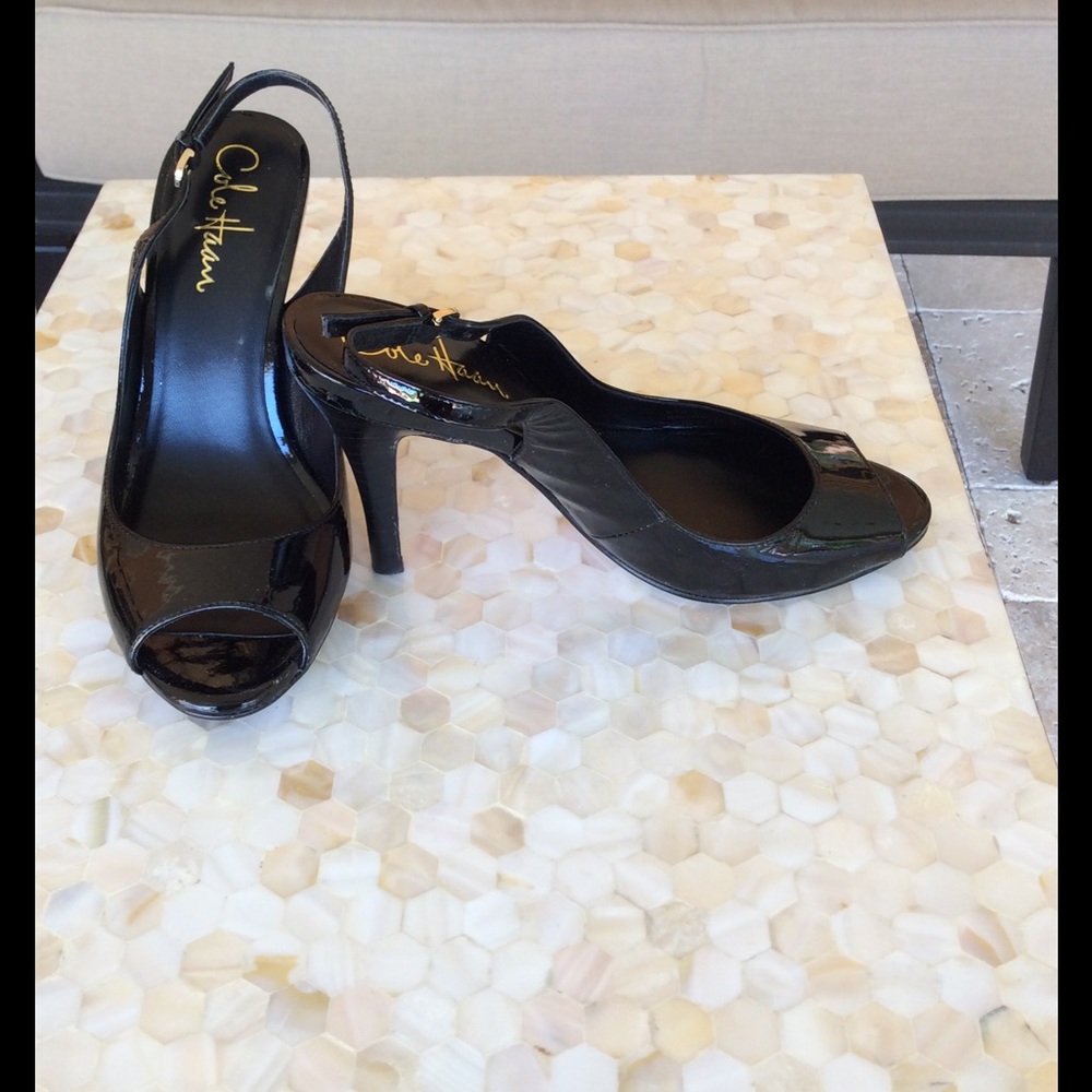 Black pumps