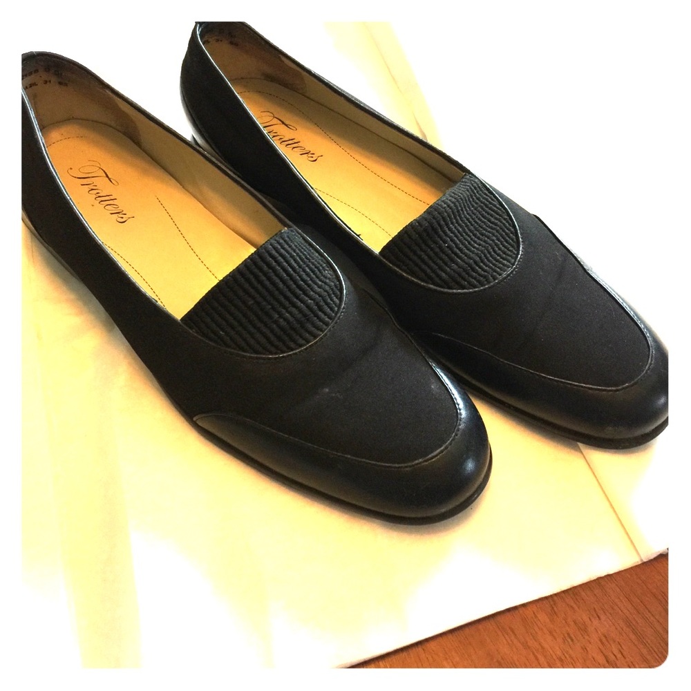 Black Trotter Low-Heel
