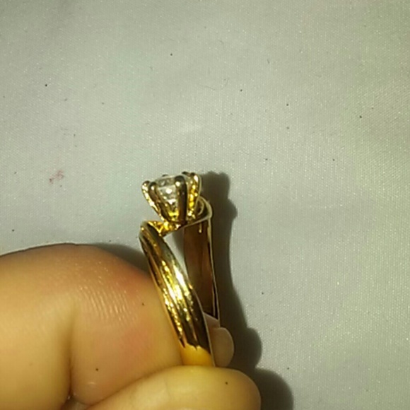 A ring - Picture 3 of 4