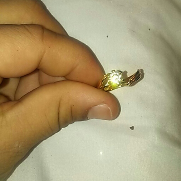 A ring - Picture 4 of 4