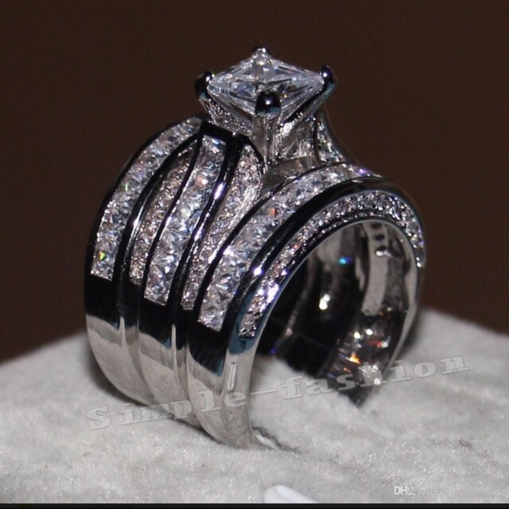 Engagement set