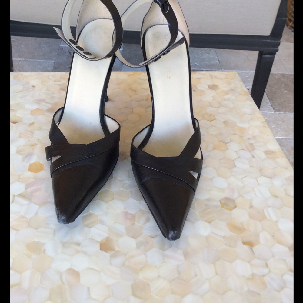 Pointy pumps