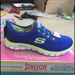 Sketchers sneakers