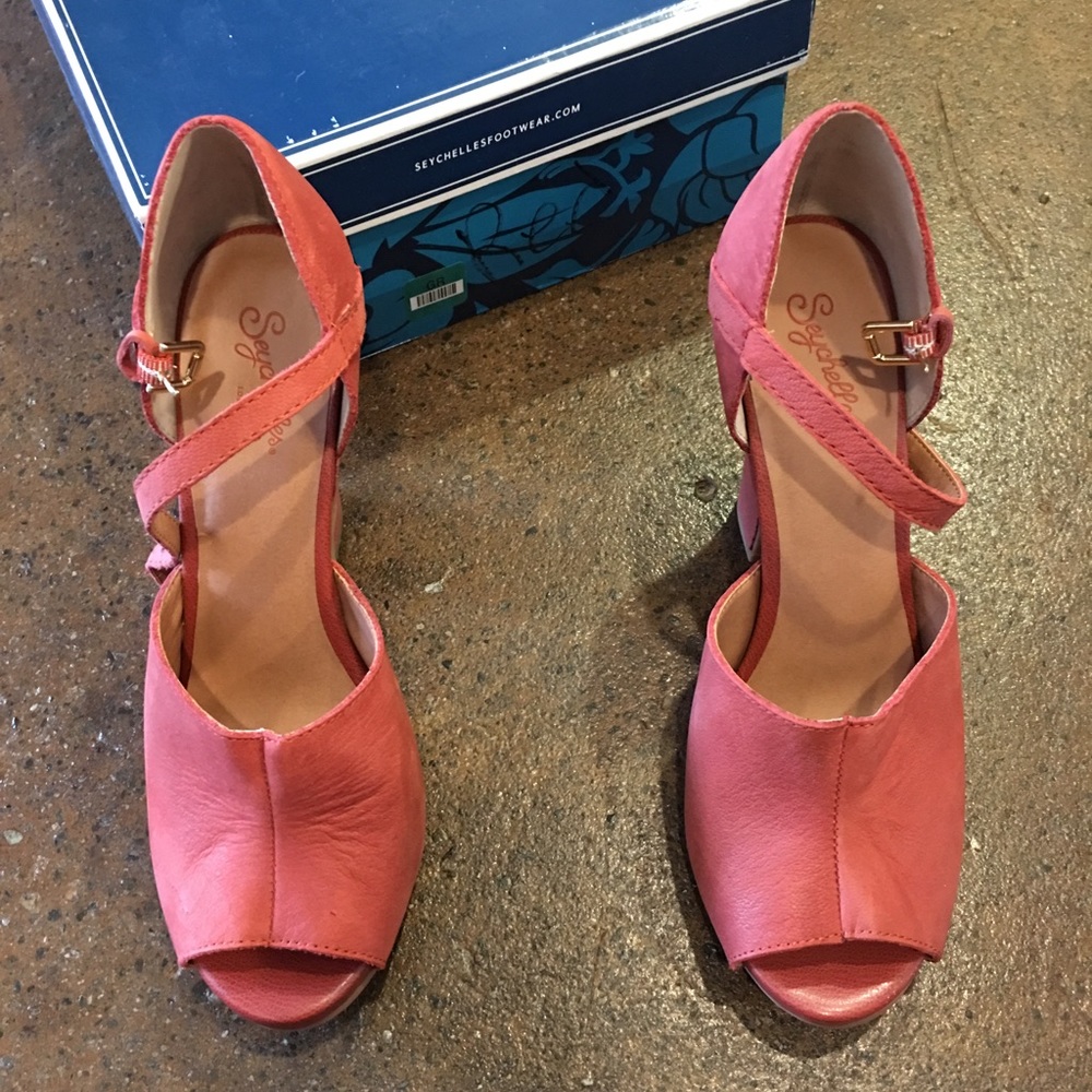NEW Seychelles red leather peep toe heels😍
