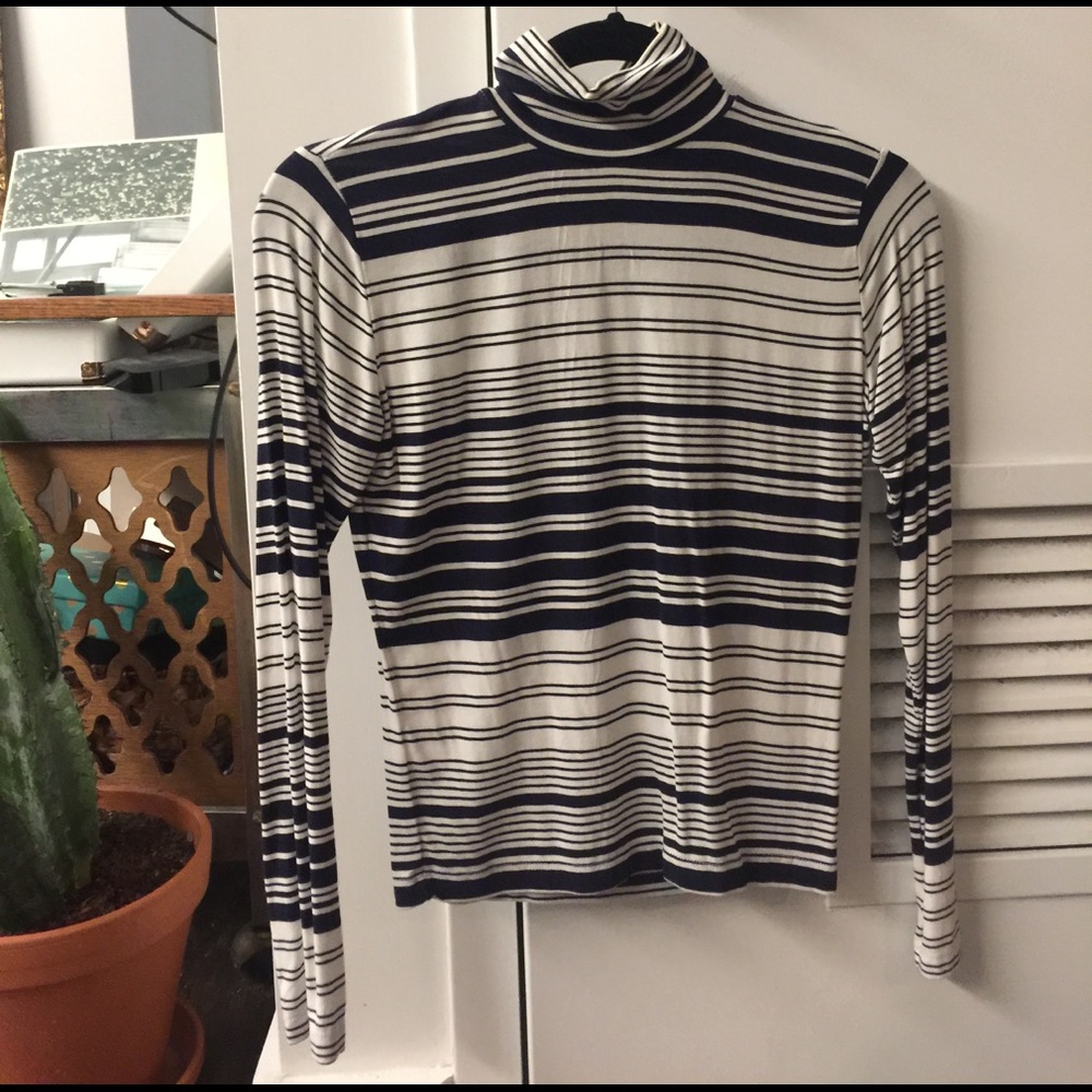 Stripped turtle neck