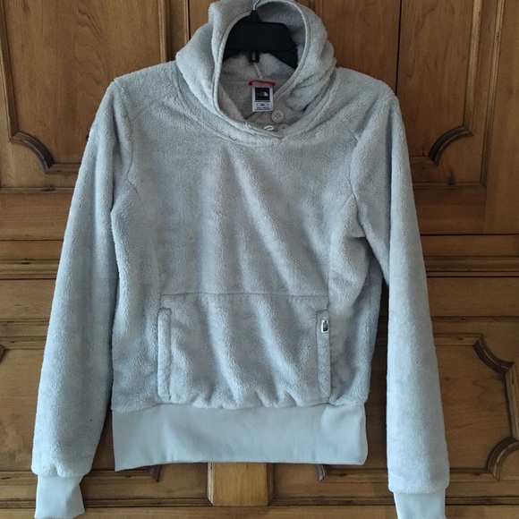 Medium  North Face fleece pullover, with buttons. - Picture 2 of 4