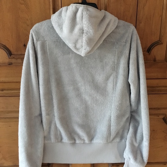 Medium  North Face fleece pullover, with buttons. - Picture 3 of 4