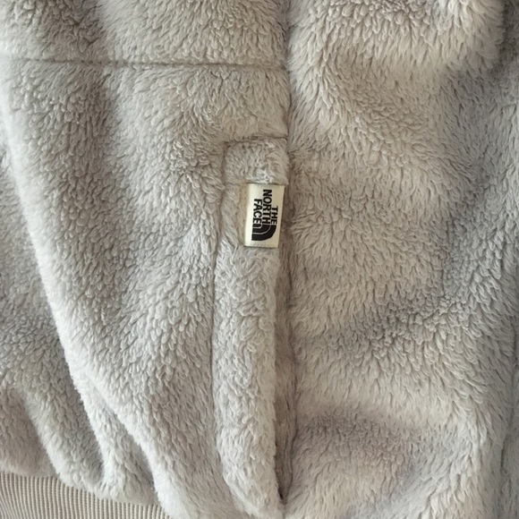 Medium  North Face fleece pullover, with buttons. - Picture 4 of 4
