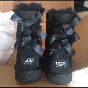 Clearance New authentic Ugg 3280T Bailey Bow boots