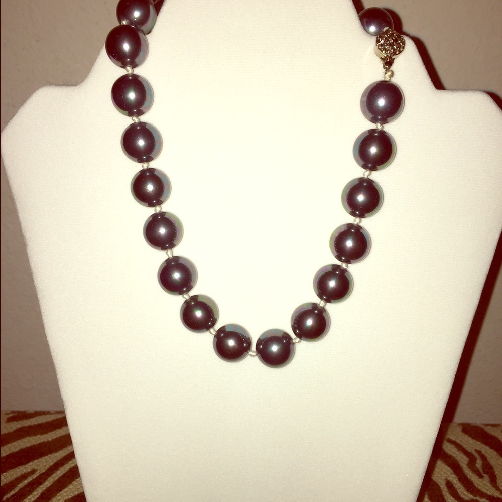 Vintage faux black pearl costume necklace