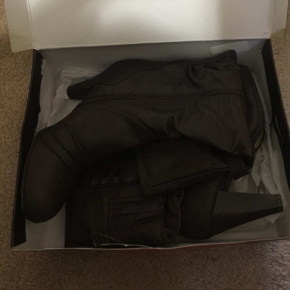 Boot - Picture 3 of 3