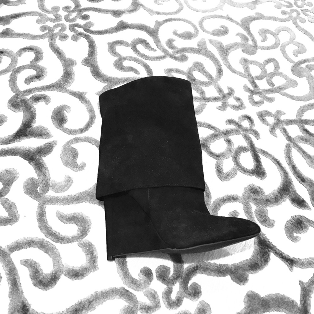 NWOT Enzo Angiolini Dagen Suede Folded Wedge Boots