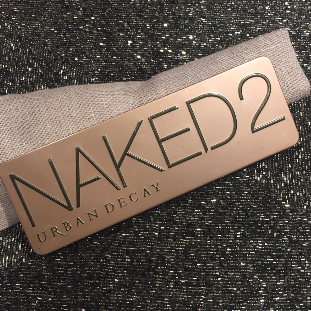Urban Decay Naked 2 eyeshadow palette