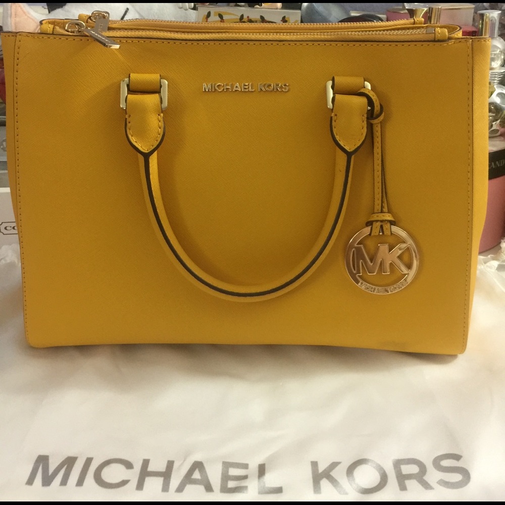 *SOLD*Michael Kors shoulder/ cross body bag