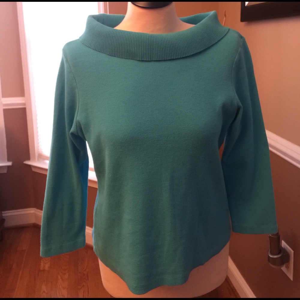 Bright turquoise 3/4 sleeve sweater