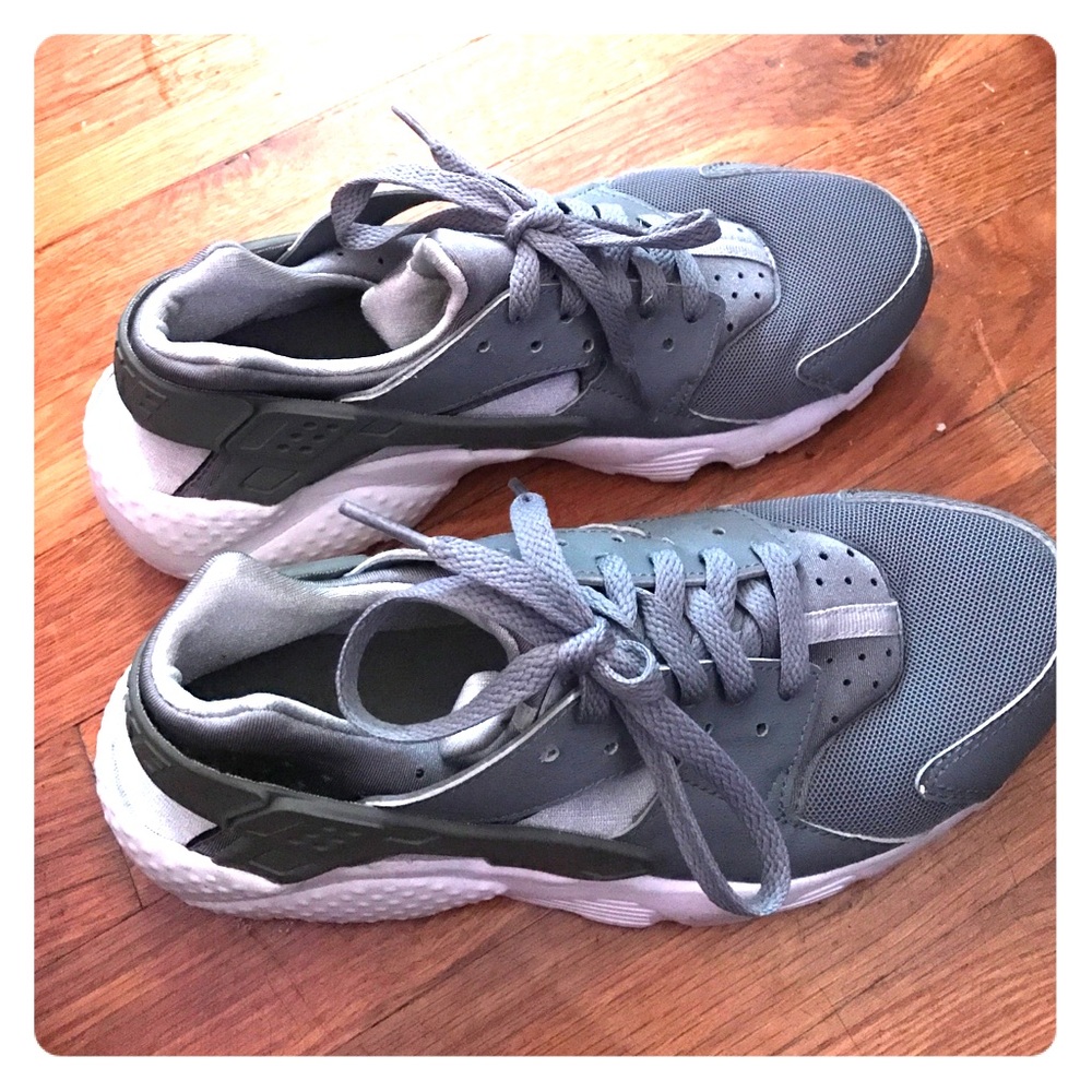 Grey huraches