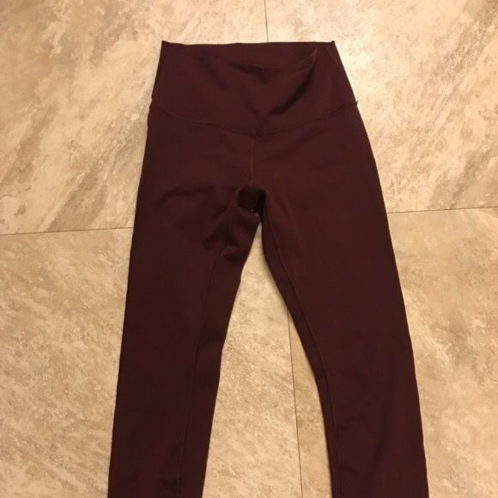 Lululemon maroon leggings size 4, crop
