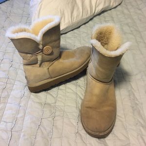 Bailey button uggs in the color sand.