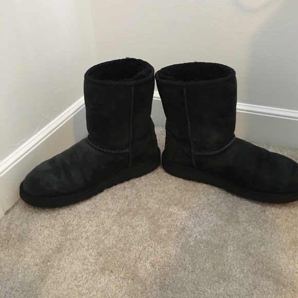 black classic uggs size 6 black classic uggs size 6
