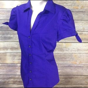 Express Top with Cute Metal Clasps on Sleeves