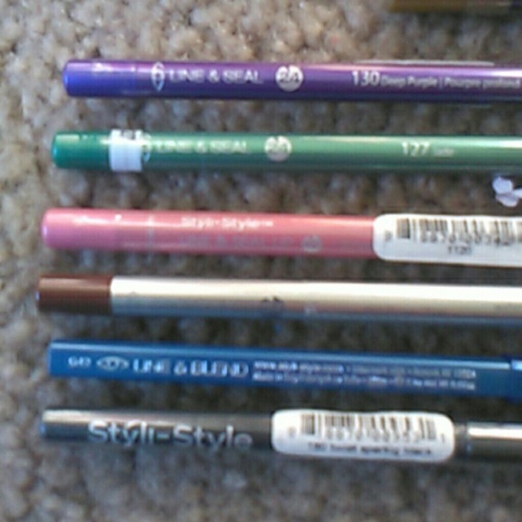 25 PIECE STYLI STYLE MAKE UP BUNDLE - Picture 4 of 4