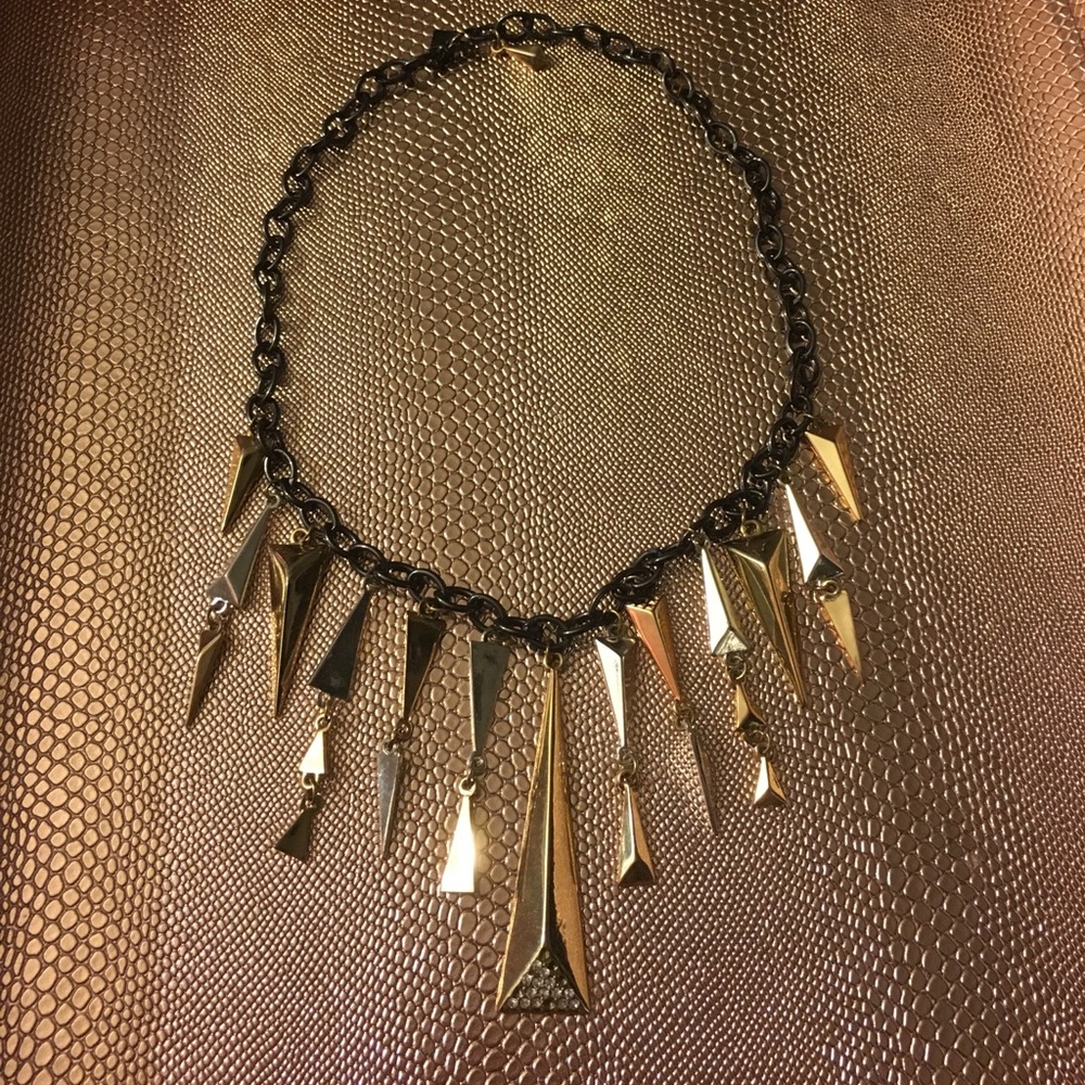 Sassy gorgeous fashion necklace