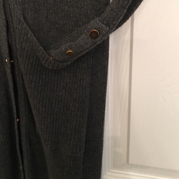 Long button up  sweater, brand-new . - Picture 3 of 3