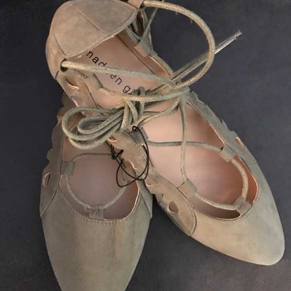 Tie Up Flats - Picture 5 of 5