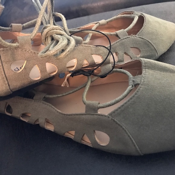 Tie Up Flats - Picture 3 of 5