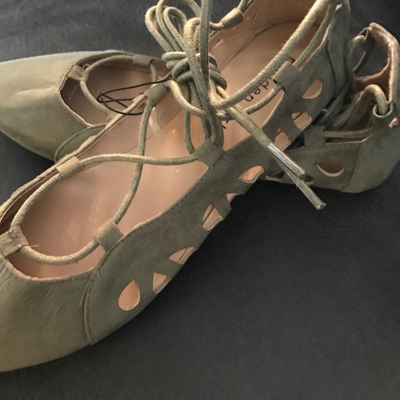 Tie Up Flats - Picture 4 of 5