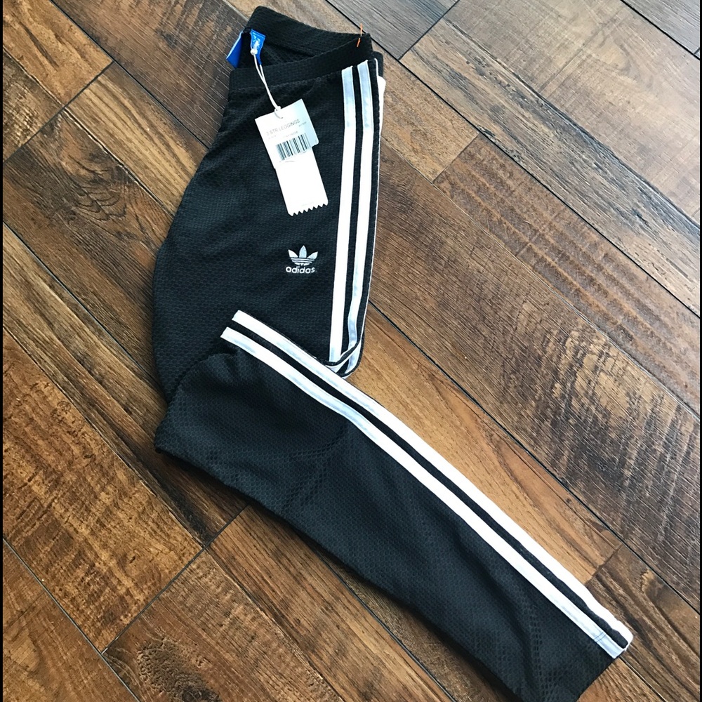 Adidas iconic 3 stripe leggings!