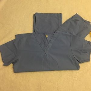 Wonder wink scrub set