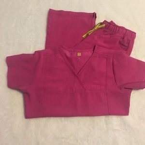 Wonder wink scrub set